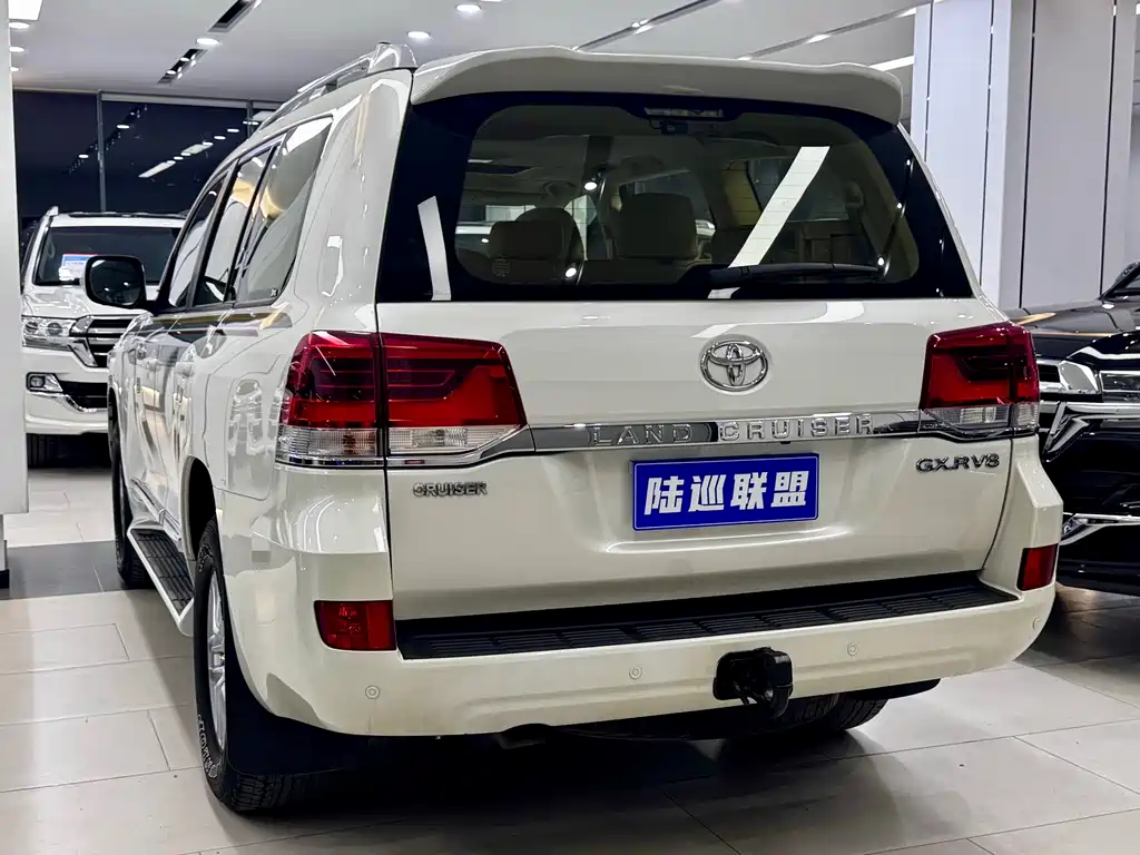 Toyota Land Cruiser 2017 — фото 19