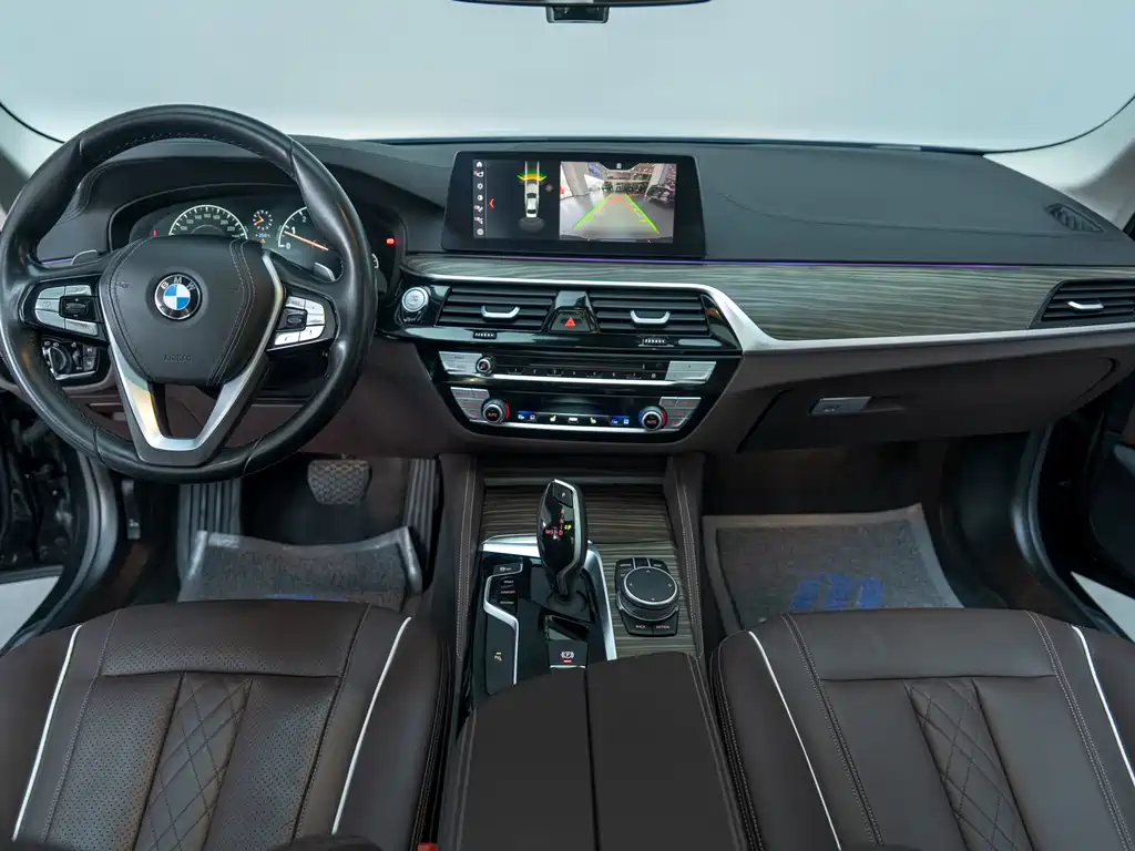 BMW 5 Series 2019 — фото 11