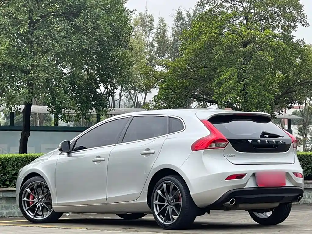 Volvo V40 2016 — фото 22