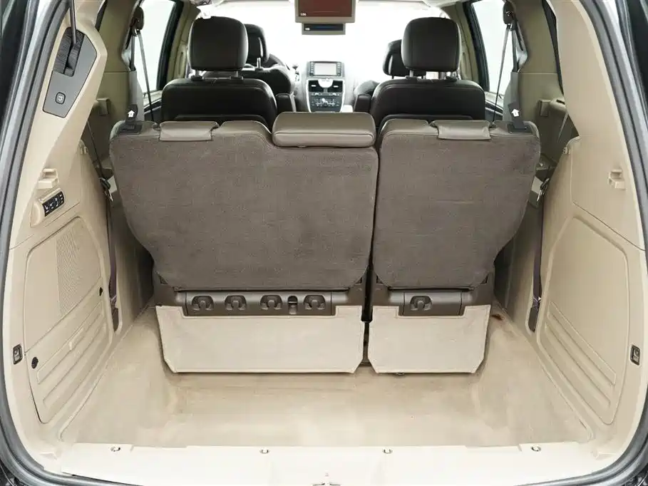 Chrysler Grand Voyager 2017 — фото 23