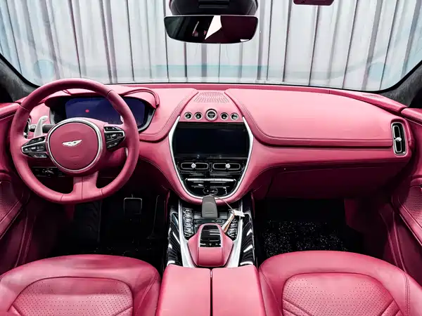 Aston Martin DBX 2023