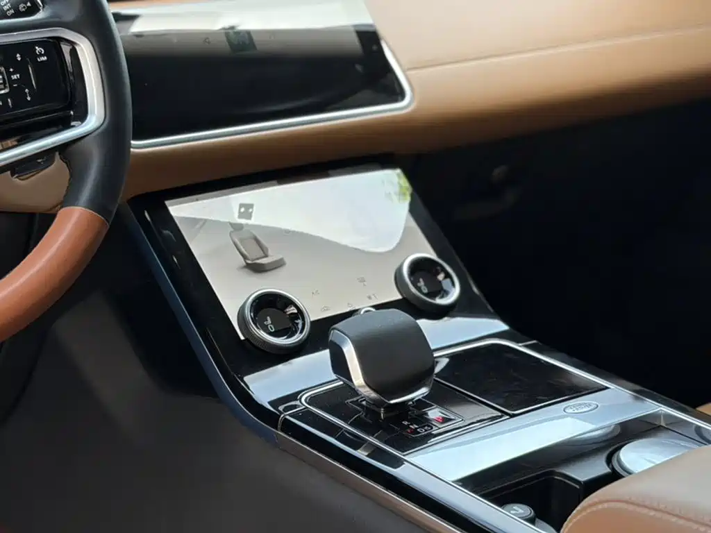 Land Rover Velar 2023 — фото 12