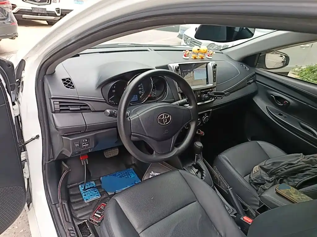 Toyota Yaris L 2018 — фото 10