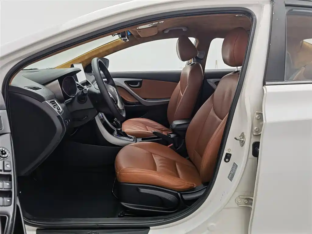 Hyundai Elantra Langdong 2016 — фото 10