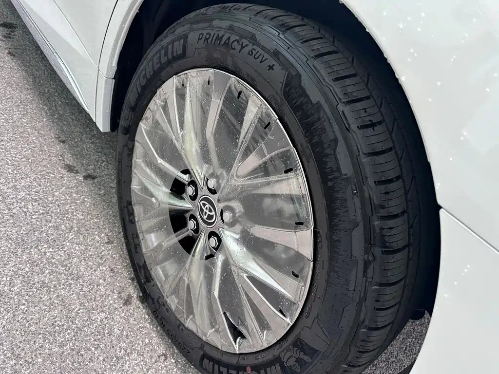 Toyota Alphard — фото 14