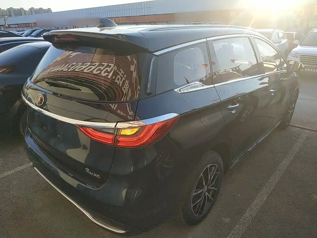 BYD MAX 2018