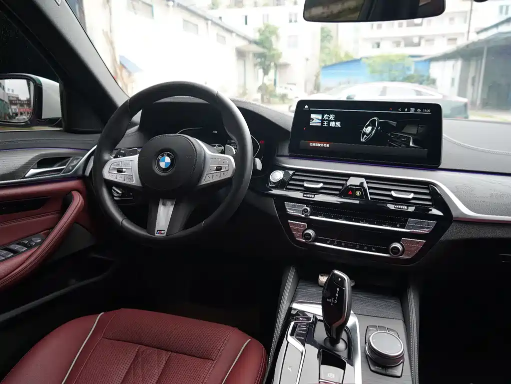 BMW 5 Series 2023 — фото 14