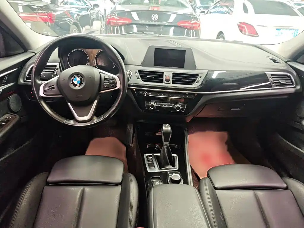 BMW 1 Series 2019 — фото 9