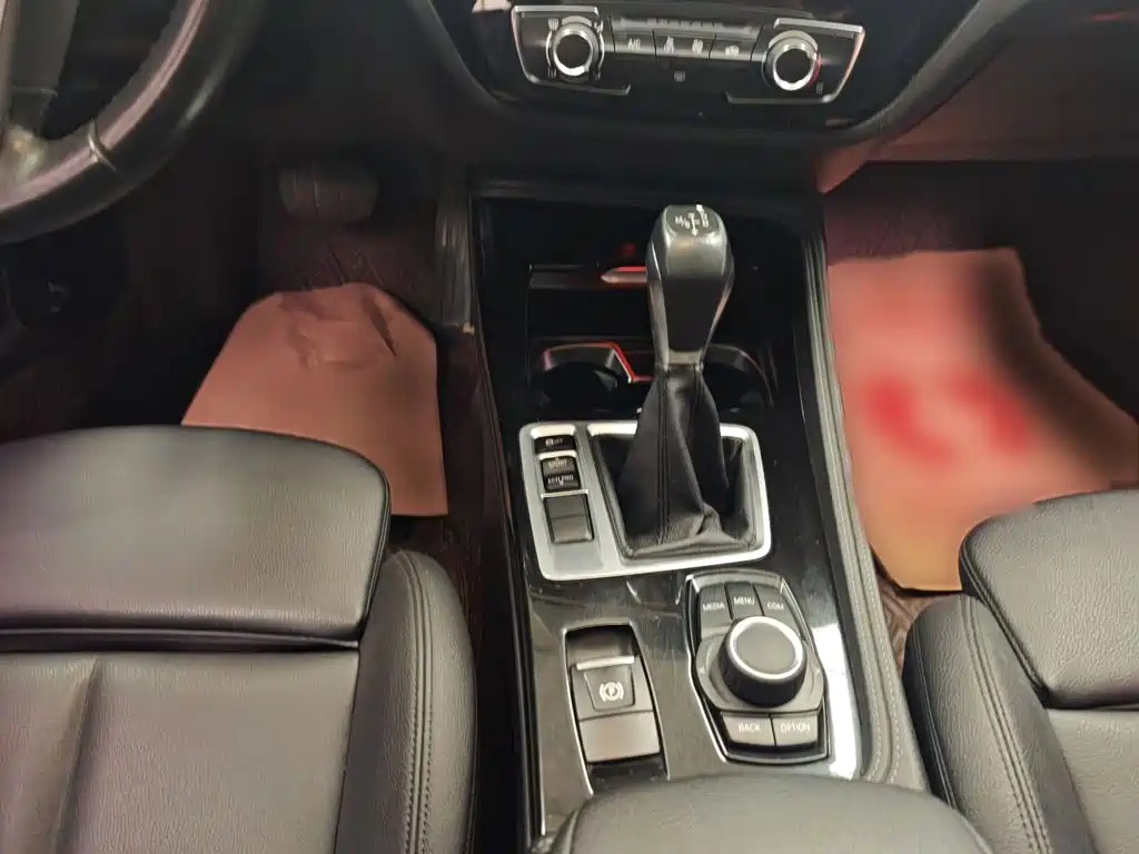 BMW 1 Series 2019 — фото 12