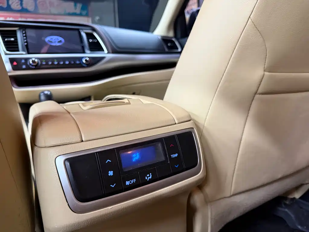 Toyota Highlander 2017 — фото 25