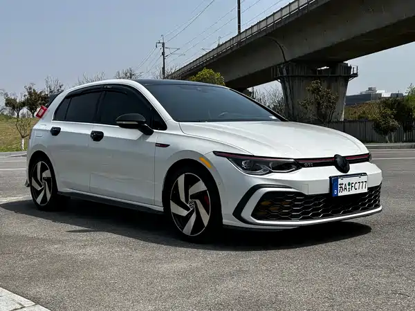 Volkswagen Golf GTI 2021