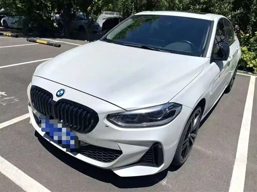 BMW 1 Series 2022 — фото 1