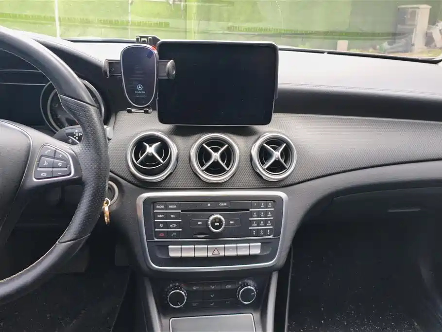 Mercedes-Benz GLA 2017 — фото 13