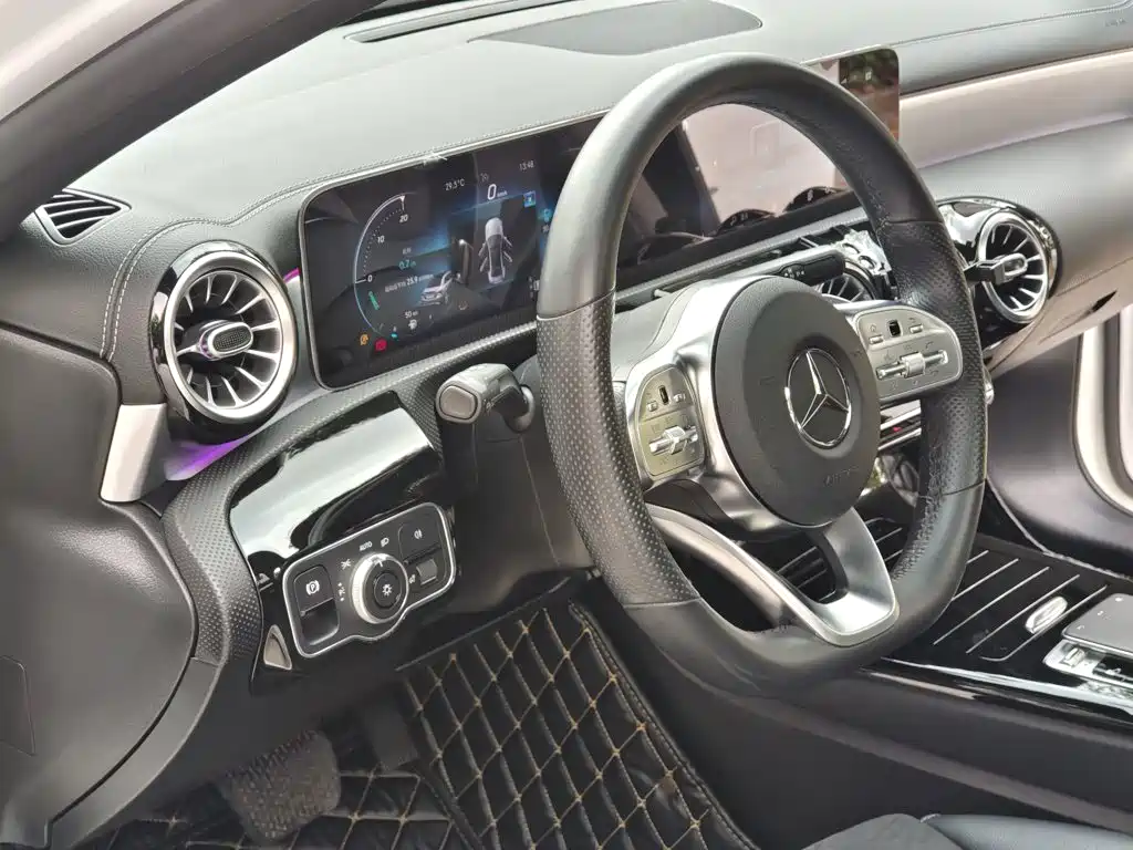 Mercedes-Benz A-Class 2020 — фото 20