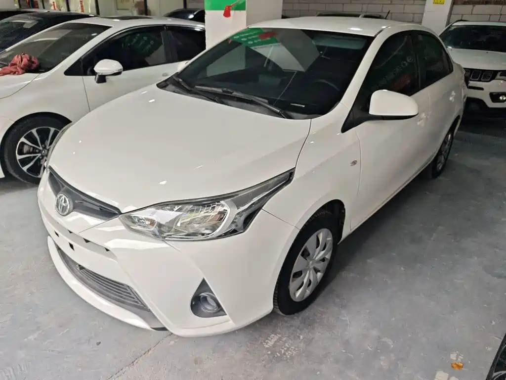 Toyota Yaris L 2021