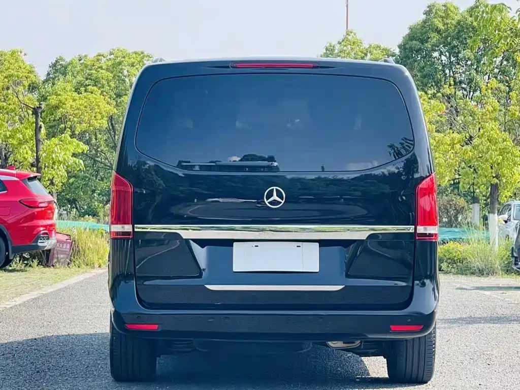 Mercedes-Benz V-Class 2017 — фото 11