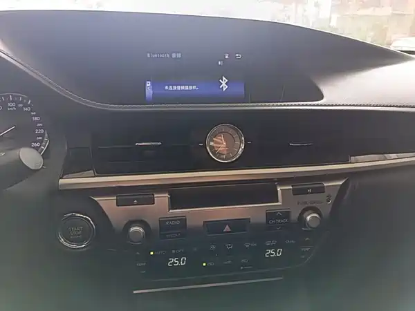 Lexus ES 2016