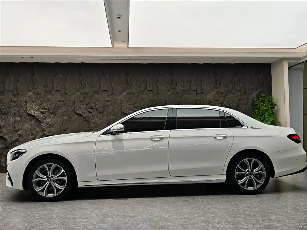 Mercedes-Benz E-Class 2021 — фото 3