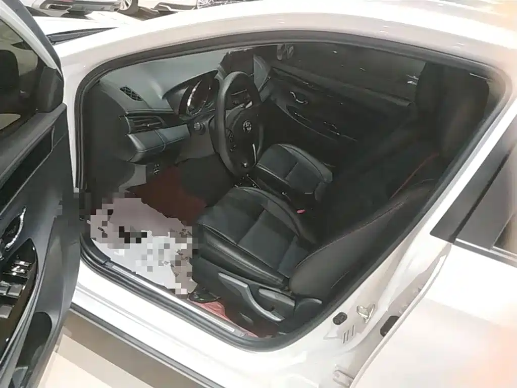 Toyota Yaris L 2022 — фото 16