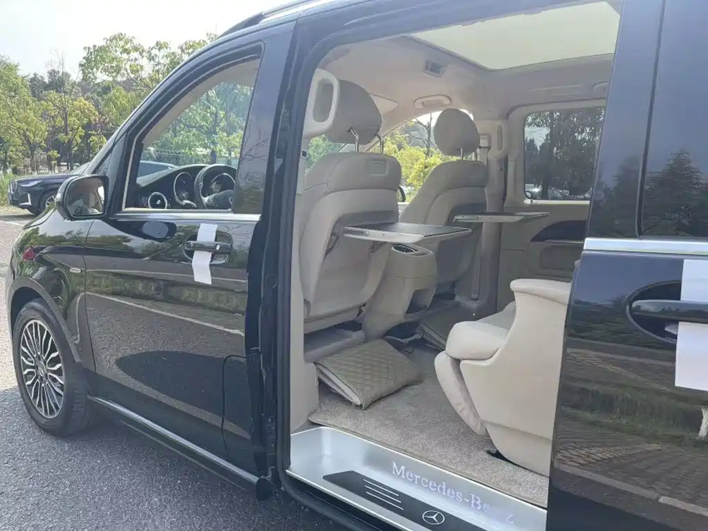 Mercedes-Benz V-Class 2017 — фото 16