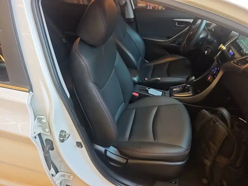Hyundai Elantra 2016 — фото 25