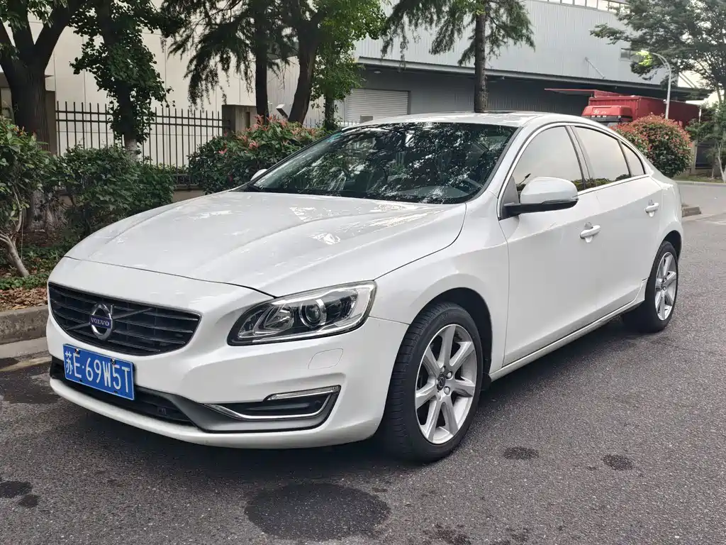Volvo S60 2017 — фото 1