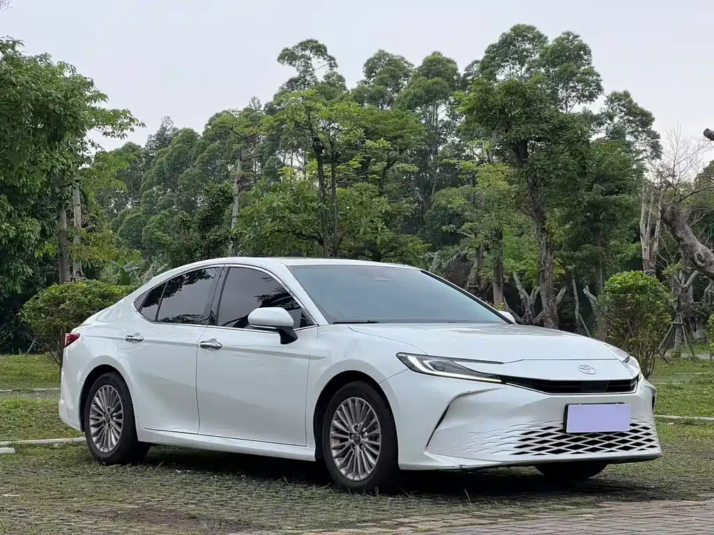Toyota Camry 2024 — фото 3
