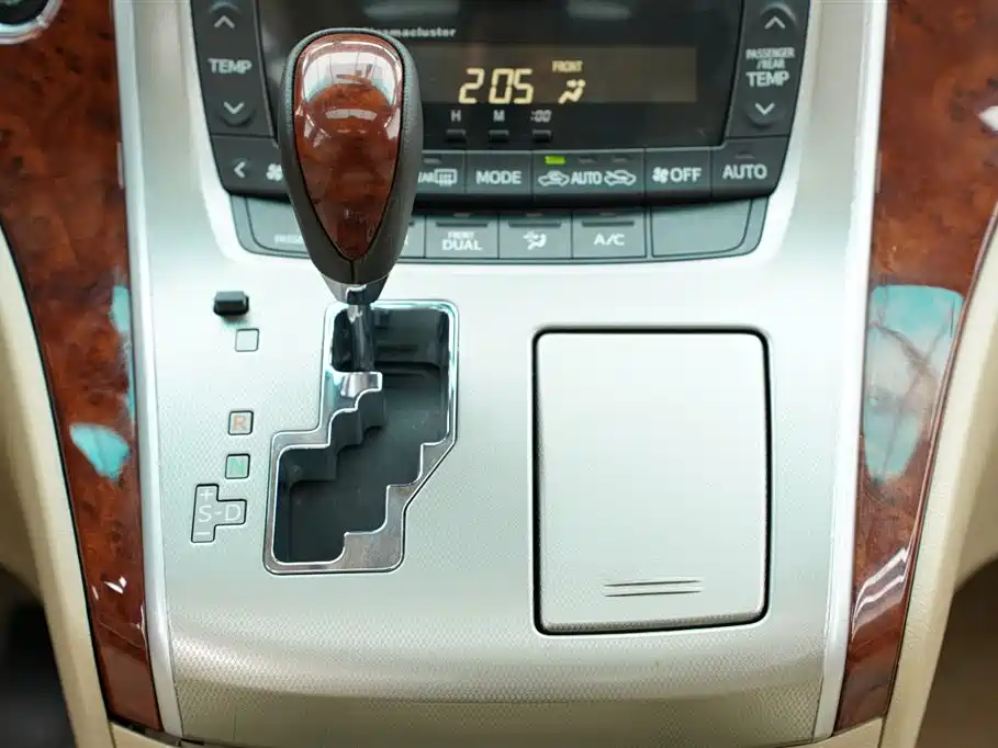 Toyota Alphard 2010 — фото 24