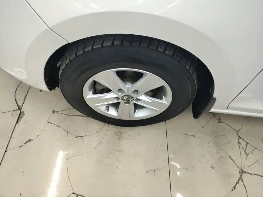 Skoda Rapid 2018 — фото 23