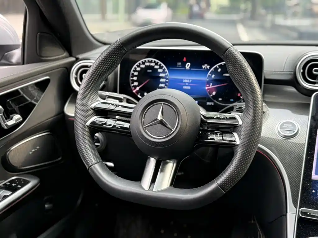 Mercedes-Benz C-Class 2023 — фото 17