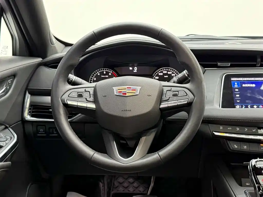 Cadillac XT4 2023 — фото 27