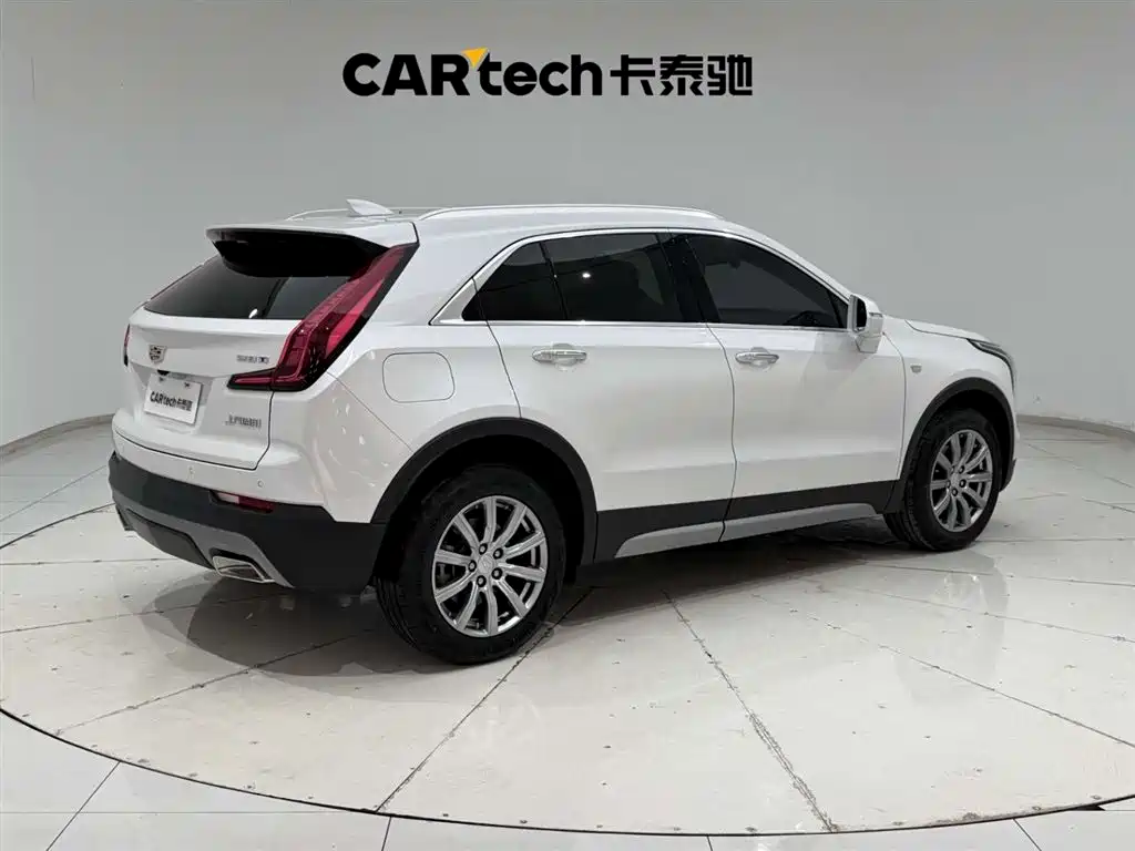 Cadillac XT4 2023 — фото 11