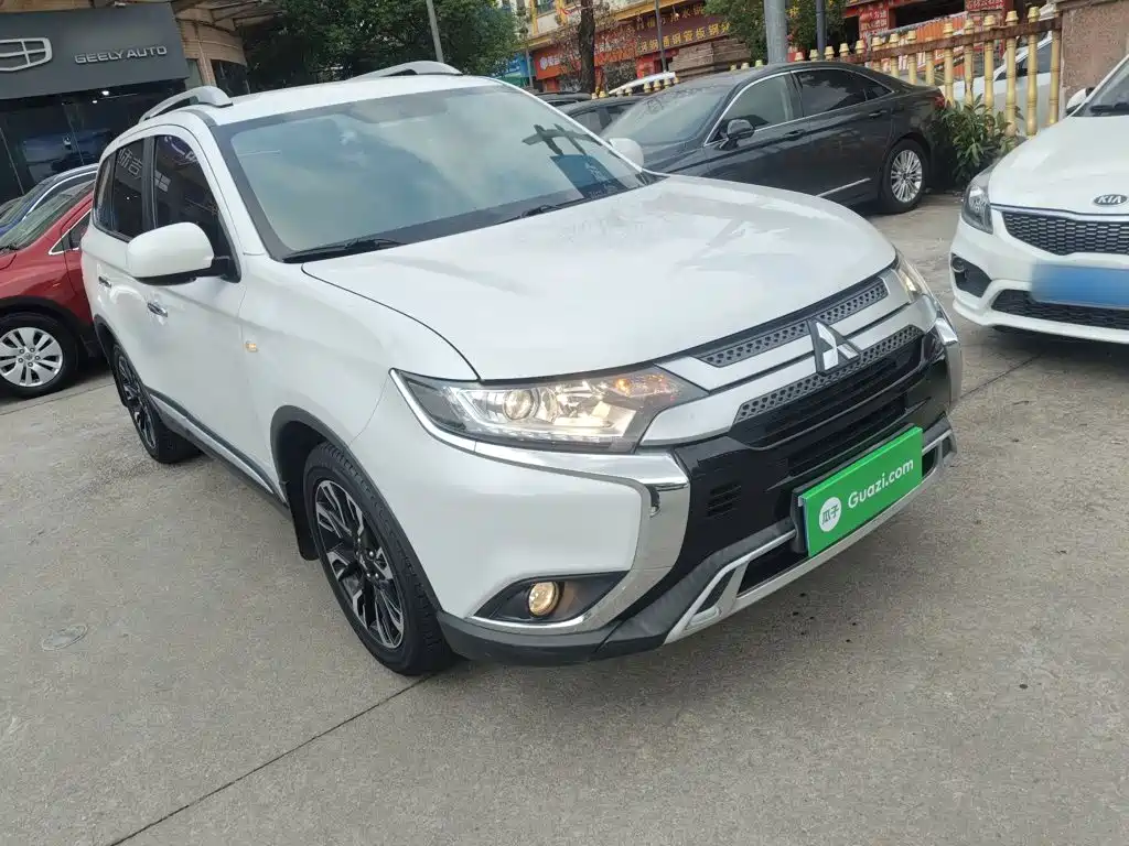 Mitsubishi Outlander 2021 — фото 22