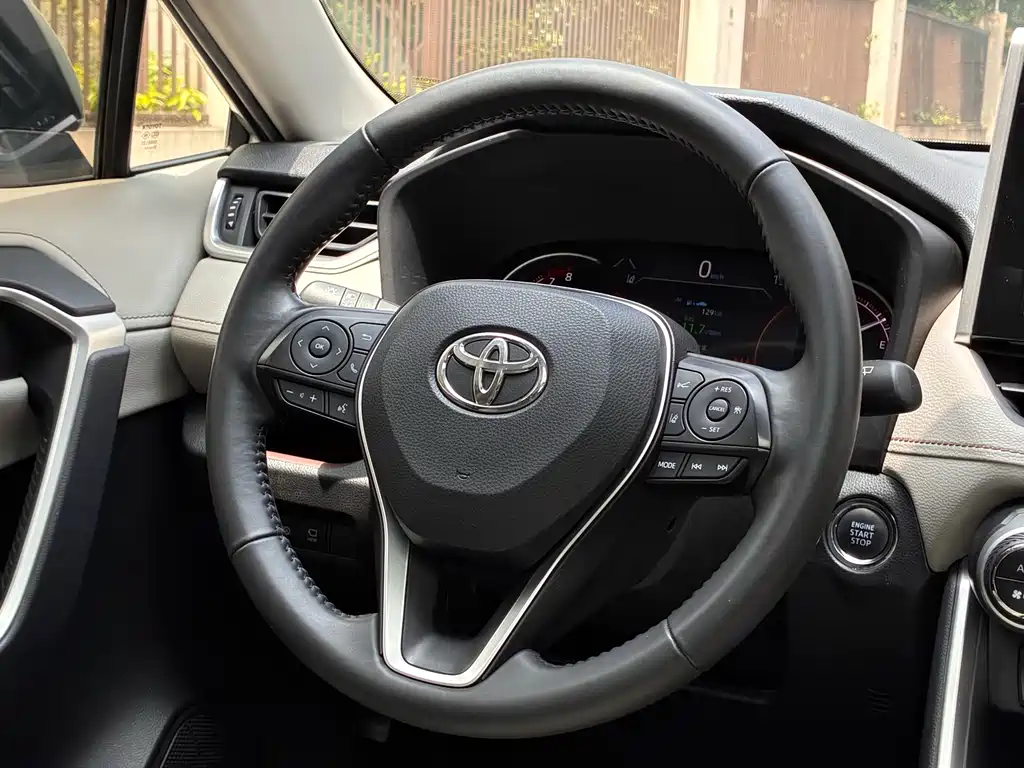 Toyota RAV4 2019 — фото 12