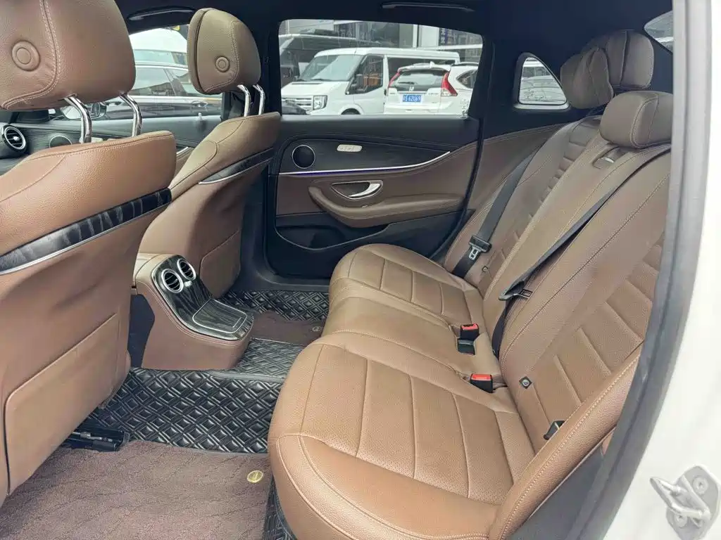 Mercedes-Benz E-Class 2022 — фото 17