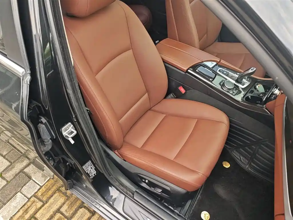 BMW 5 Series 2015 — фото 20