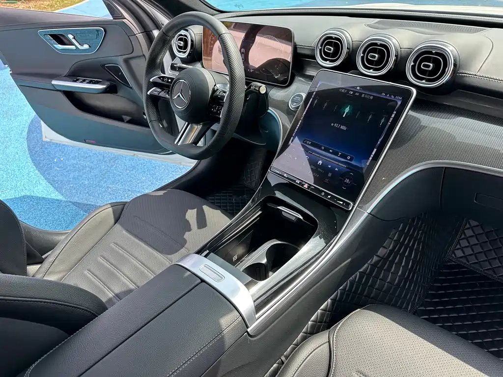 Mercedes-Benz C-Class 2023 — фото 7