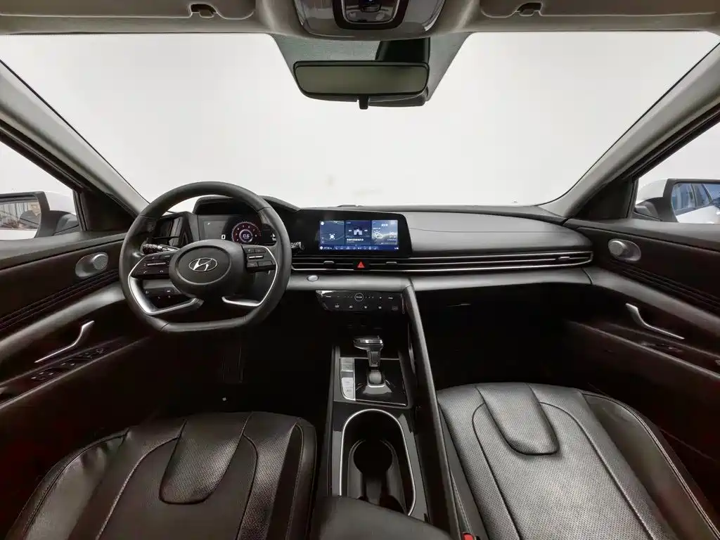 Hyundai Elantra 2021