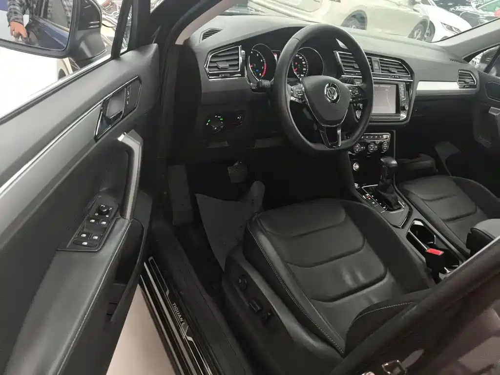Volkswagen Tiguan L 2018 — фото 12