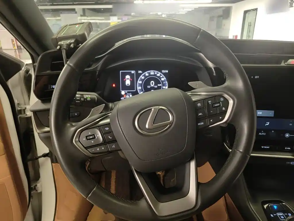Lexus RZ 2023 — фото 11