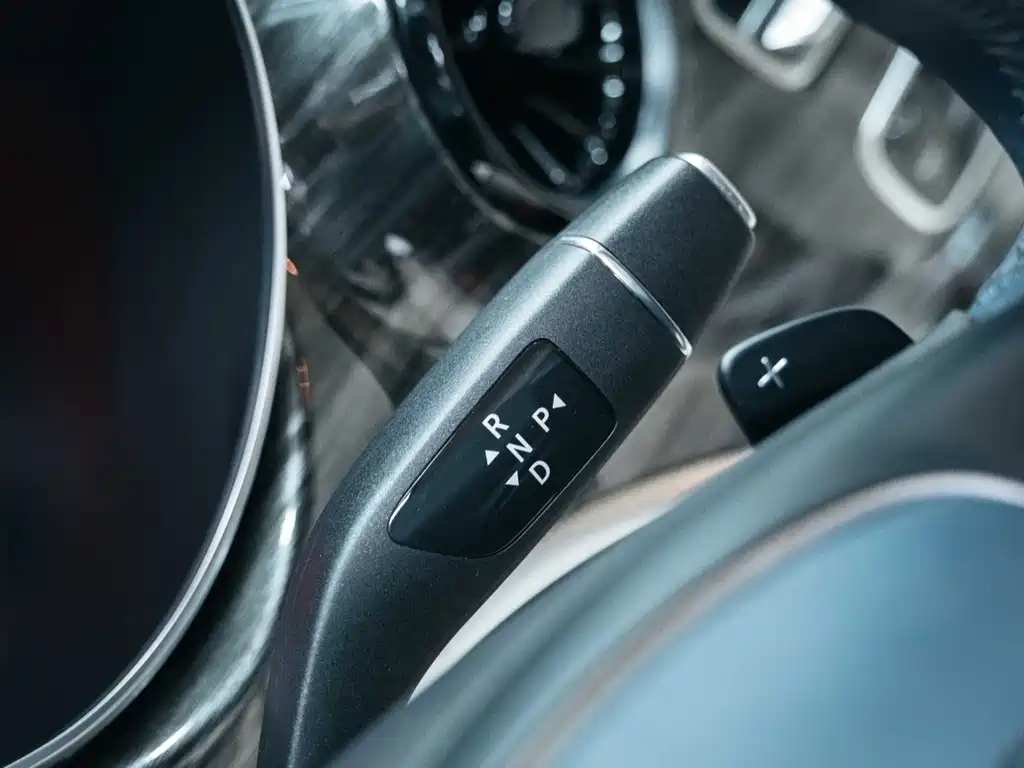 Mercedes-Benz V-Class 2020 — фото 16