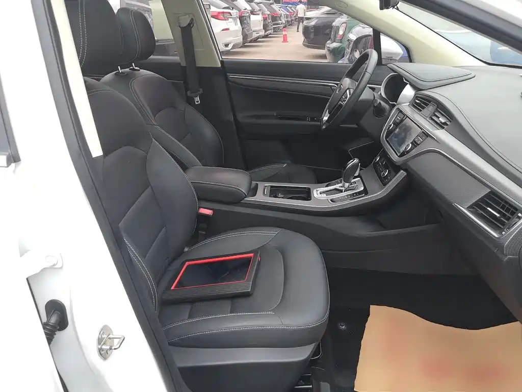 Geely Emgrand GS 2018 — фото 25