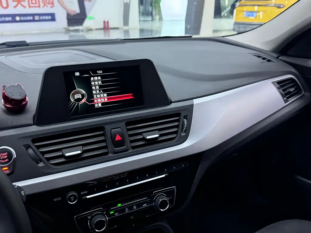 BMW 1 Series 2017 — фото 11