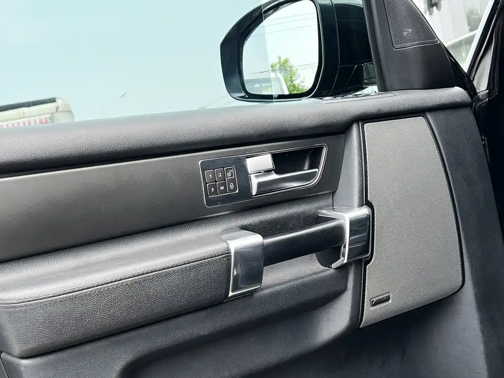 Land Rover Discovery 2014 — фото 10