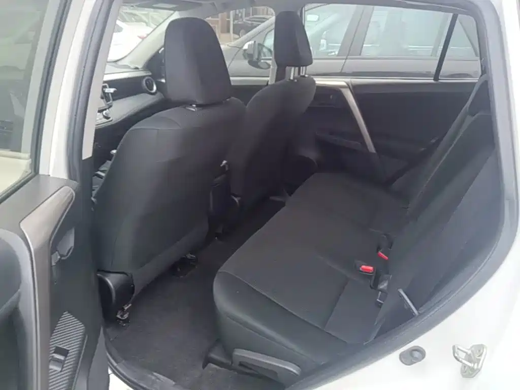Toyota RAV4 2016 — фото 17