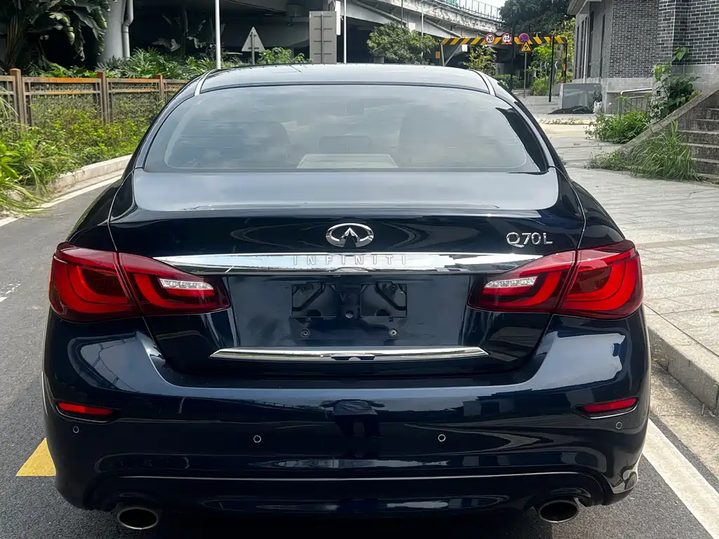 Infiniti Q70 2016 — фото 16