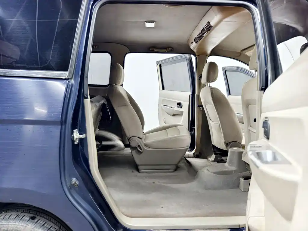 Wuling Hongguang 2013 — фото 15