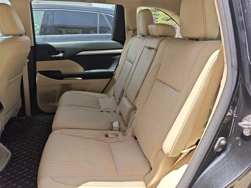 Toyota Highlander 2018 — фото 17