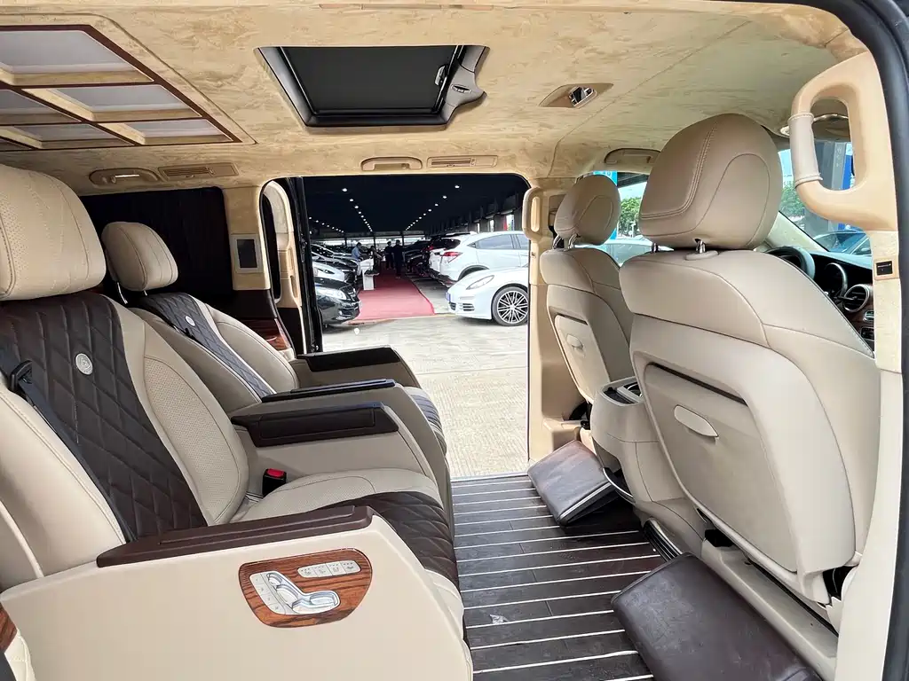 Mercedes-Benz V-Class 2019 — фото 13