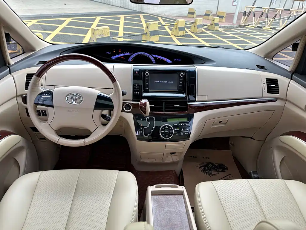 Toyota Previa 2017 — фото 13